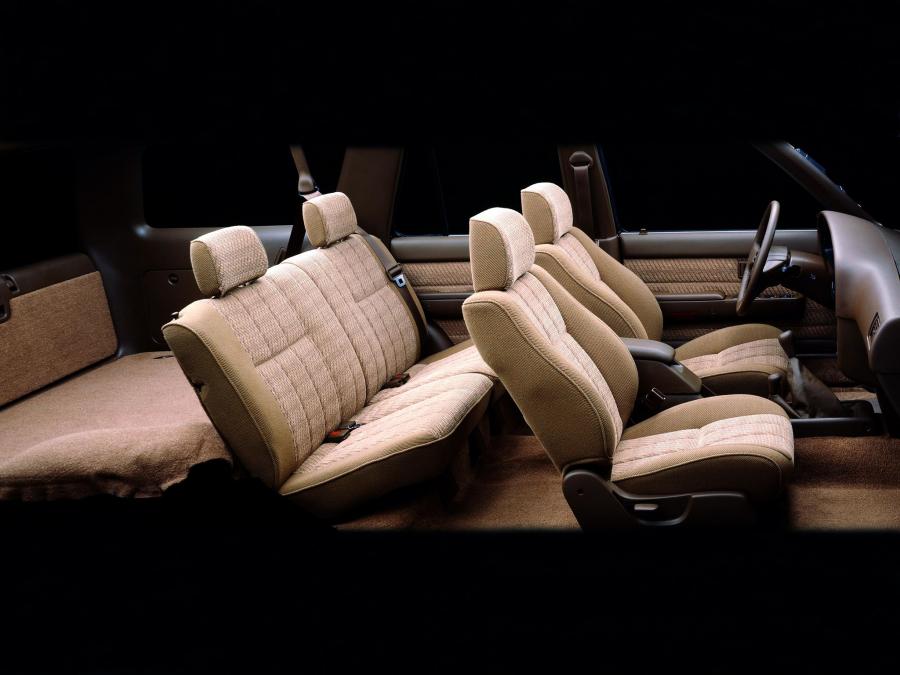 Интерьер Toyota 4Runner 5-Door 1992 года  (NA) (фото 17 из 18)